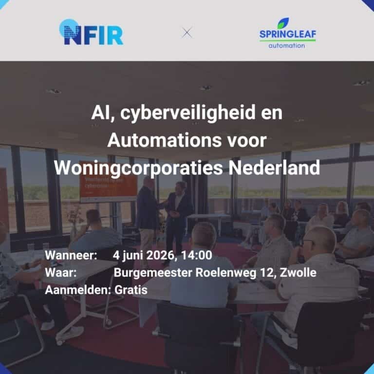 Mensen wonen een presentatie bij in een vergaderzaal met grote ramen. Overlappende tekst promoot een evenement over AI, automatisering en cyberveiligheid voor Nederlandse woningcorporaties.