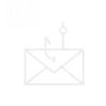 Witte envelop met een haaksymbool erboven, dat het social engineering-concept van phishing illustreert, en het nummer 06 in de linkerbovenhoek op een zwarte achtergrond.